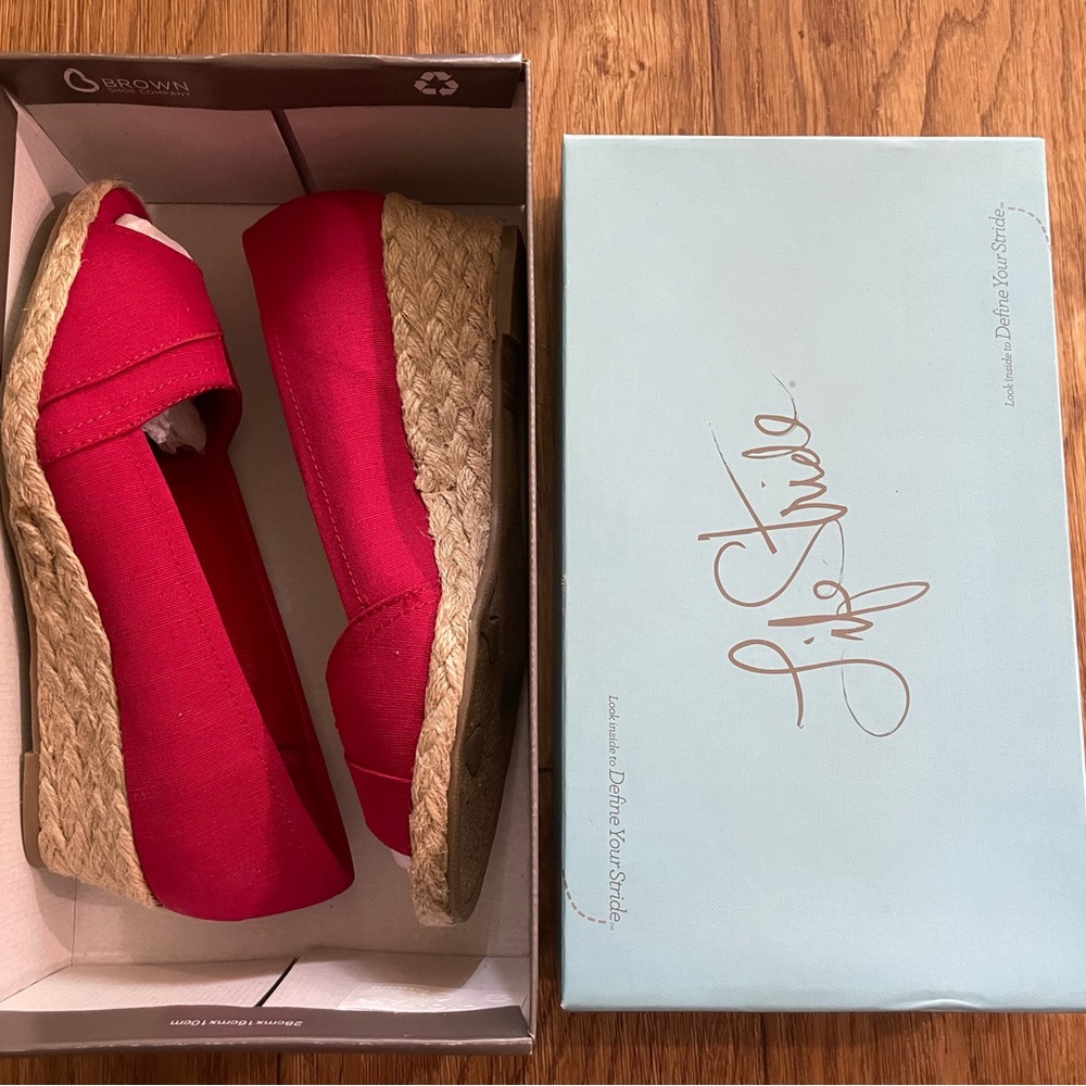 Life Stride Lioness Red Canvas Sandals - Women Size 6.5 [Brand New In Box]